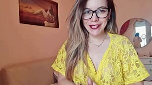 i'm this gostosa safada cleanin' the room without panties, showin' off my big ass and natural tits while masturbatin' in fetish style