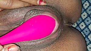 summer brielle's pussy gets licked by london keyes in this hot milf oral session