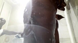 Big thighs and ghetto booty on ebony milf mama 😜