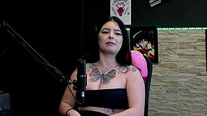 Safada Strips Clothes After Admitting Cheating on Boyfriend with Sixteen People at Balada - Kalyca Watch on Sheer Red