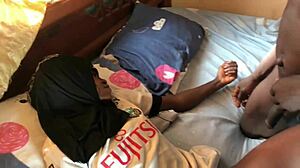 丰满宝贝在业余动作中承受粗暴后入式操来自肥大黑鸡巴