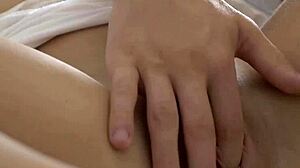 辣妹用大鸡巴肛交并射满！多么疯狂的口交射精骑乘！