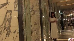 可爱日本美女水泽莉乃狼吞虎咽硬鸡巴，女上位骑乘射嘴里