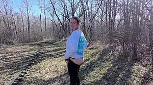 我们户外做爱被无人机拍到，我老婆的天然大奶在巨屌上晃荡