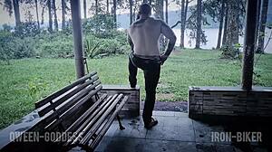 A vampire lady wants to get pregnant by a human short