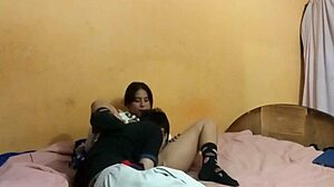 Mi hermanastra colegiala me pide que se la mame y masturbe en diferentes posiciones - porno en espanol-