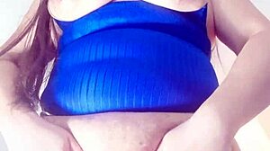 Esposa puta gets wild masturbating for her husband's buddies 😈