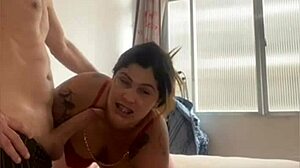 The husband casually turned his wife into a private spot, peeing and squirting huge cum on her tits.