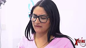 Masajista Traviesa De Buen Culo Masturba A Su Clienta Hasta Hacerla Venir