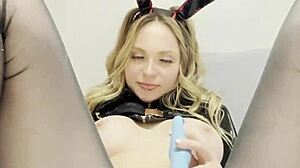cute bunny caresses her clit and labia having fun like that 😘