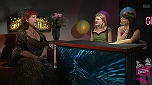 变态分享她色情生涯的疯狂后台故事在这个多汁采访！