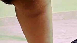 18岁印度辣妹Desi女孩湿润屁股奶子微妙调情