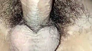 越南性爱展开：三人组包括妈妈在越南场景中