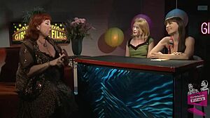 变态分享她色情生涯的疯狂后台故事在这个多汁采访！