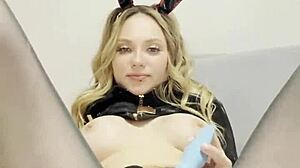 cute bunny caresses her clit and labia having fun like that 😘