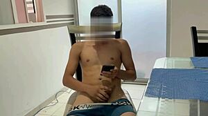 encuentro al cachondo de mi hermanastro dandose una jalada de polla y quiero ayudarle historia completa