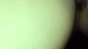 越南性爱展开：三人组包括妈妈在越南场景中