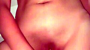 Detonandome el culo en un jacuzzi with amateur toys in the bath