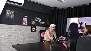 i feel so excited stripping naked showing my delicious pussy after handjob game with bia ruyva