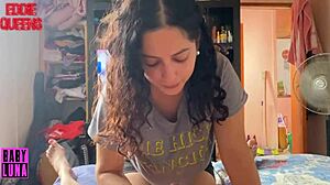 Puta argentina babyluna939 me chupa la pija me hace una paja con las tetas hasta dejarme sin leche