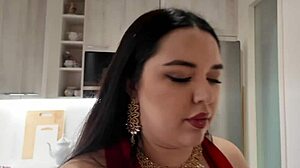 ساک زدن و کیر خوردن دختر همسایه عاشق کیر ساک زدن پر تف و آبدار