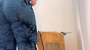 perfect round ass girl displays workout skills