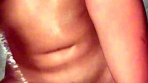 Detonandome el culo en un jacuzzi with amateur toys in the bath