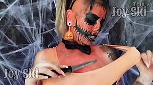 万圣节南瓜操机会，与穿孔纹身巴西美女和肿胀阴唇