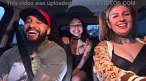 motorista de app pega novinha de 18 anos que nao aguenta e chupa peitos pequenos ate gozar no carro