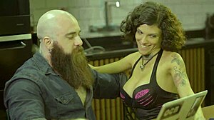 tattooed rocker dude bangs his big clit girlfriend hard 😏🍑