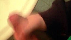 hey, check this gostoso batendo punheta na sua pila de 20cm 😏🍆