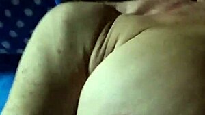 Minha Puta Coroa Aprontando Punheta Na Cona Cheia De Tesão