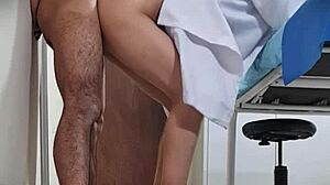 性感墨西哥医生Nataly上班偷拍后入狂干