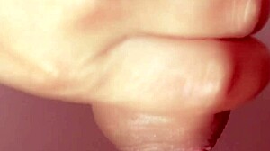 日本继母惊喜继子生日口交并近距离射嘴里