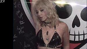 Pierced Hottie Venus Rivers Spreads Legs for Creampie in Goth Style