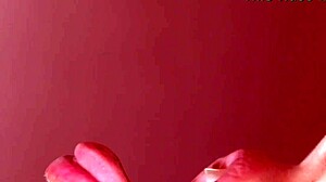 日本继母惊喜继子生日口交并近距离射嘴里