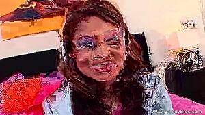 毛茸茸亚洲女孩遇到大挑战，在经典模仿场景中