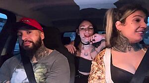 motorista de app pega novinha de 18 anos que nao aguenta e chupa peitos pequenos ate gozar no carro