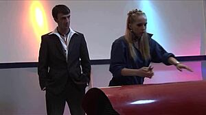 黛安娜高跟鞋猛插逼 深喉射精对视