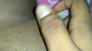 What happens when someone starts tocando uma in private?