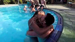 Gangbang Com A Casada Mais Safada De Floripa 7 Homens A Fodendo Ela No Pelo