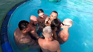 Gangbang Com A Casada Mais Safada De Floripa 7 Homens A Fodendo Ela No Pelo