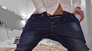 Ansima e geme with enormous cock sborra as she opens mouth to drink sperma in wild first-time neighbor encounter