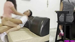 mi hijastra le gusta mi masaje y se queda quieta con big cock anal doggystyle daddy venezolana 😏🍑