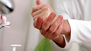 Petite teen 18+, do you want me to ride you until creampie on this massage table?