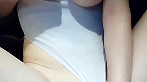 中国美女展示大奶子在可爱亚洲自慰！