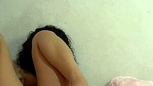 Espero mis amigos de la universidad central de mexico no me reconozcan con mi sexy ass y tits masturbando pussy.