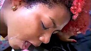 大屁股红发拉丁妹服从闺蜜男友命令