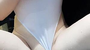 中国美女展示大奶子在可爱亚洲自慰！