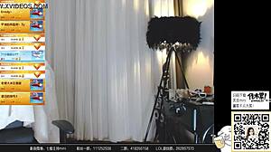 Guo Mini在网上聊天